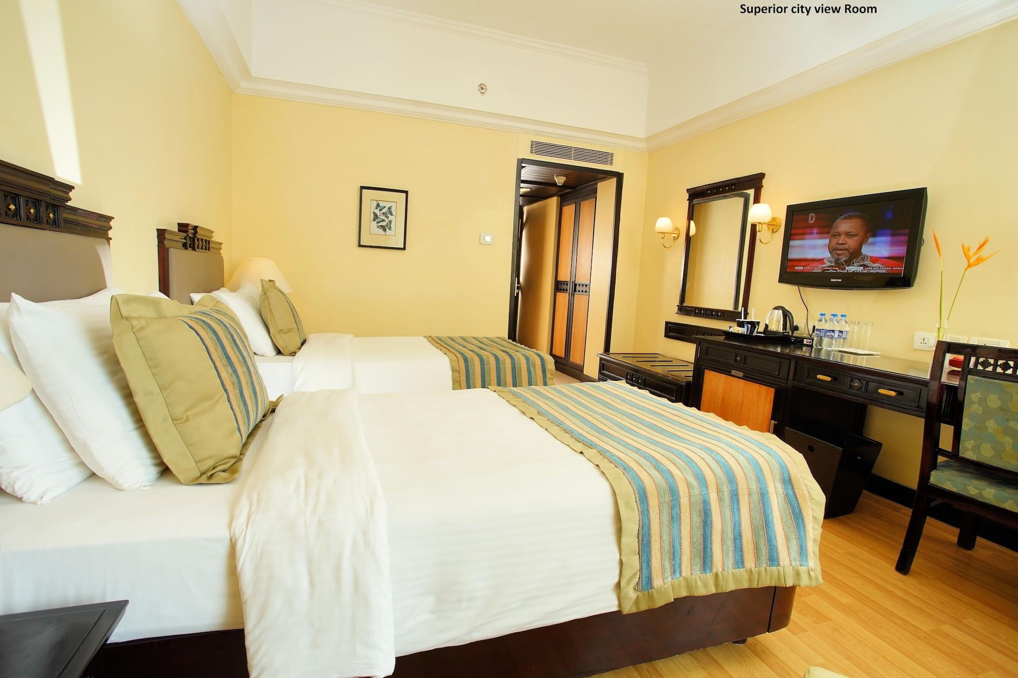 โรงแรมเดอะเกทเวย์มารีนไดรฟ์เออร์นาคูลั่ม Kochi ภายนอก รูปภาพ