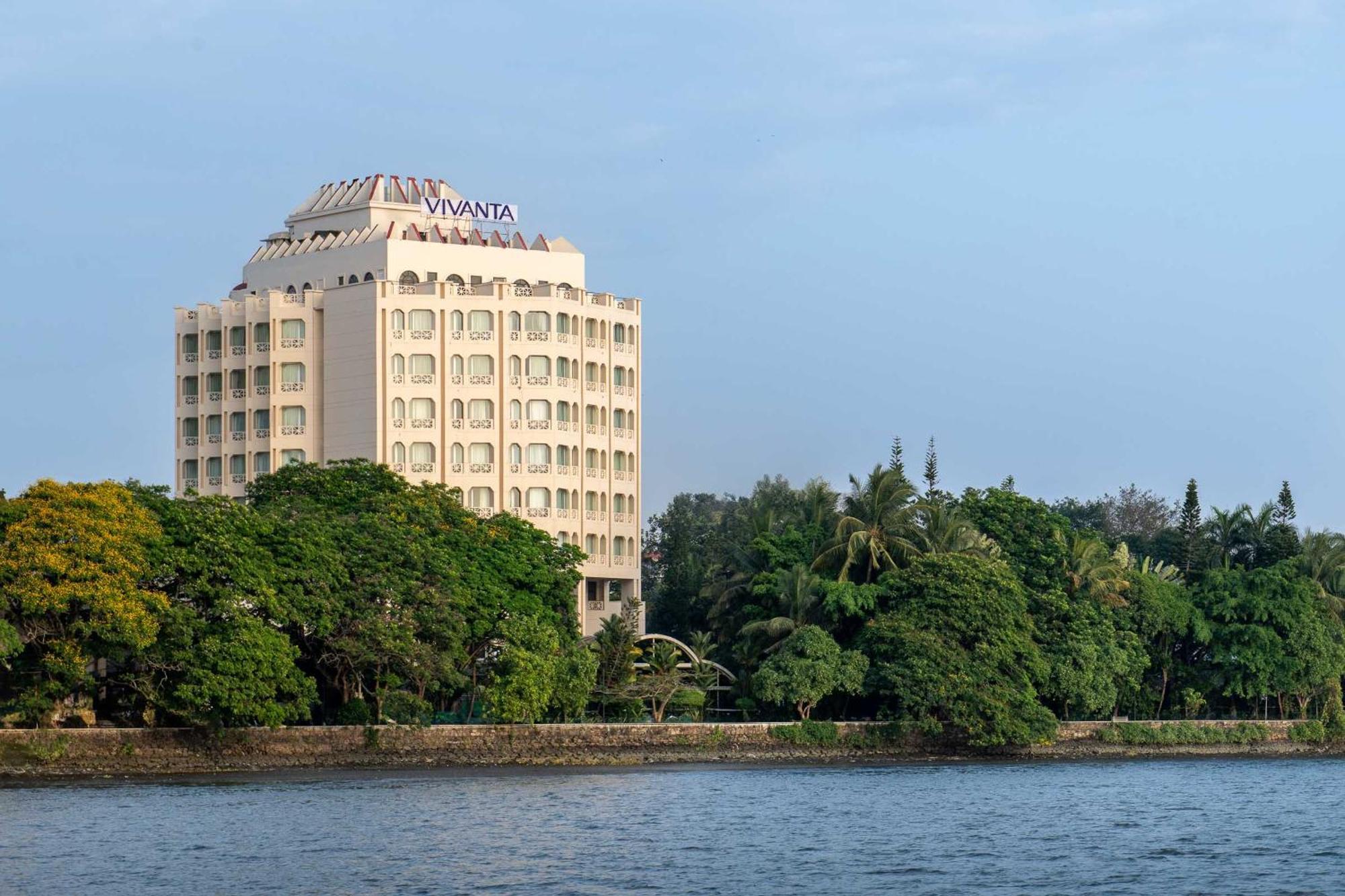 โรงแรมเดอะเกทเวย์มารีนไดรฟ์เออร์นาคูลั่ม Kochi ภายนอก รูปภาพ