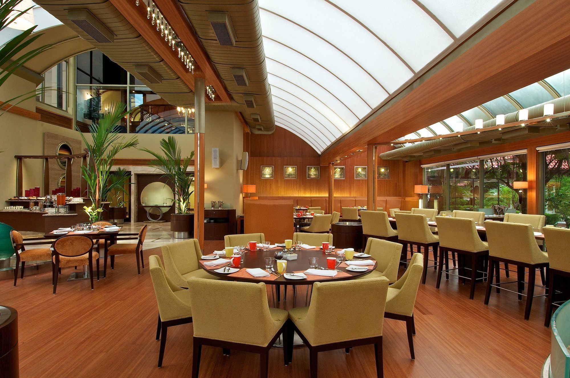 โรงแรมเดอะเกทเวย์มารีนไดรฟ์เออร์นาคูลั่ม Kochi ร้านอาหาร รูปภาพ